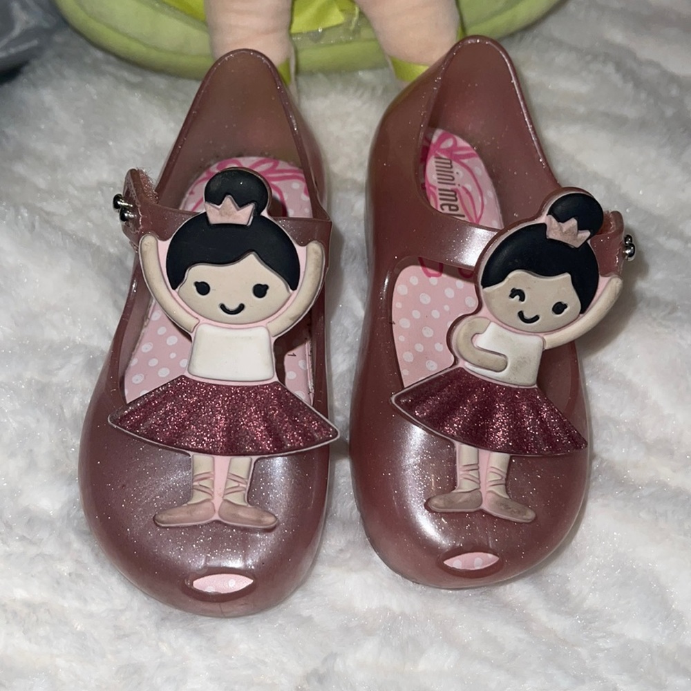 Mini Melissa size 7 toddler